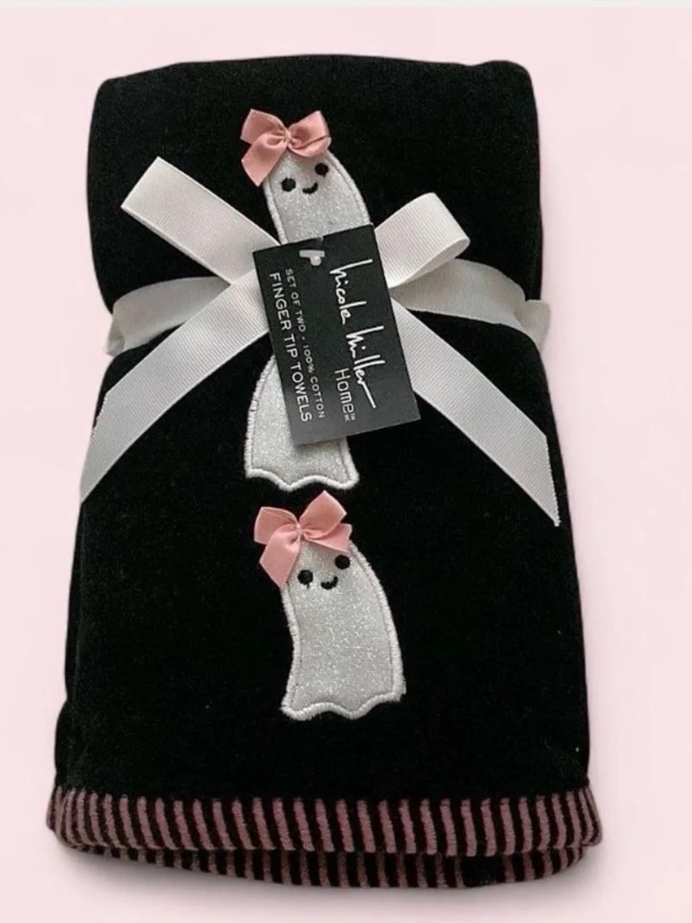 Viral “Boos with Bows” Halloween Hand Towel Set. NWT 2 Large Hands Towels